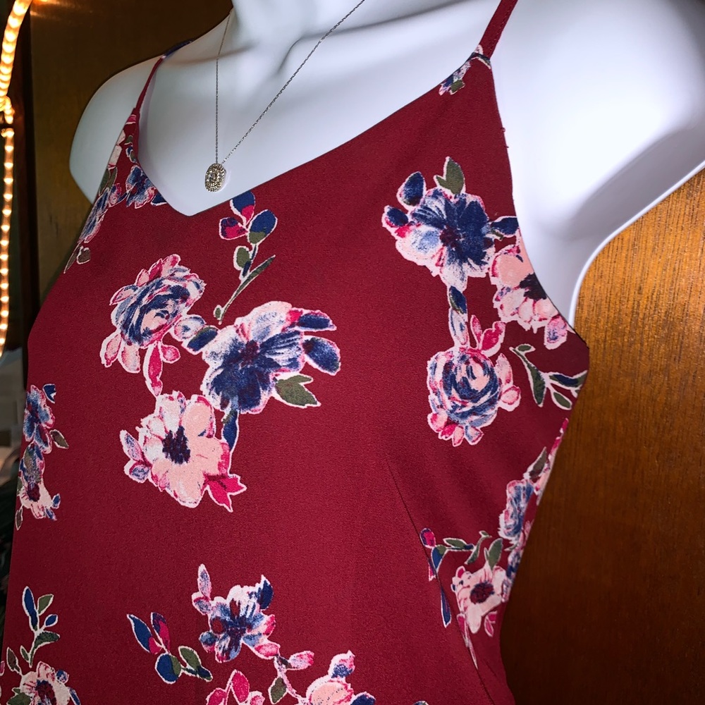 🌸✨ NWOT Floral Maroon Top ✨🌸